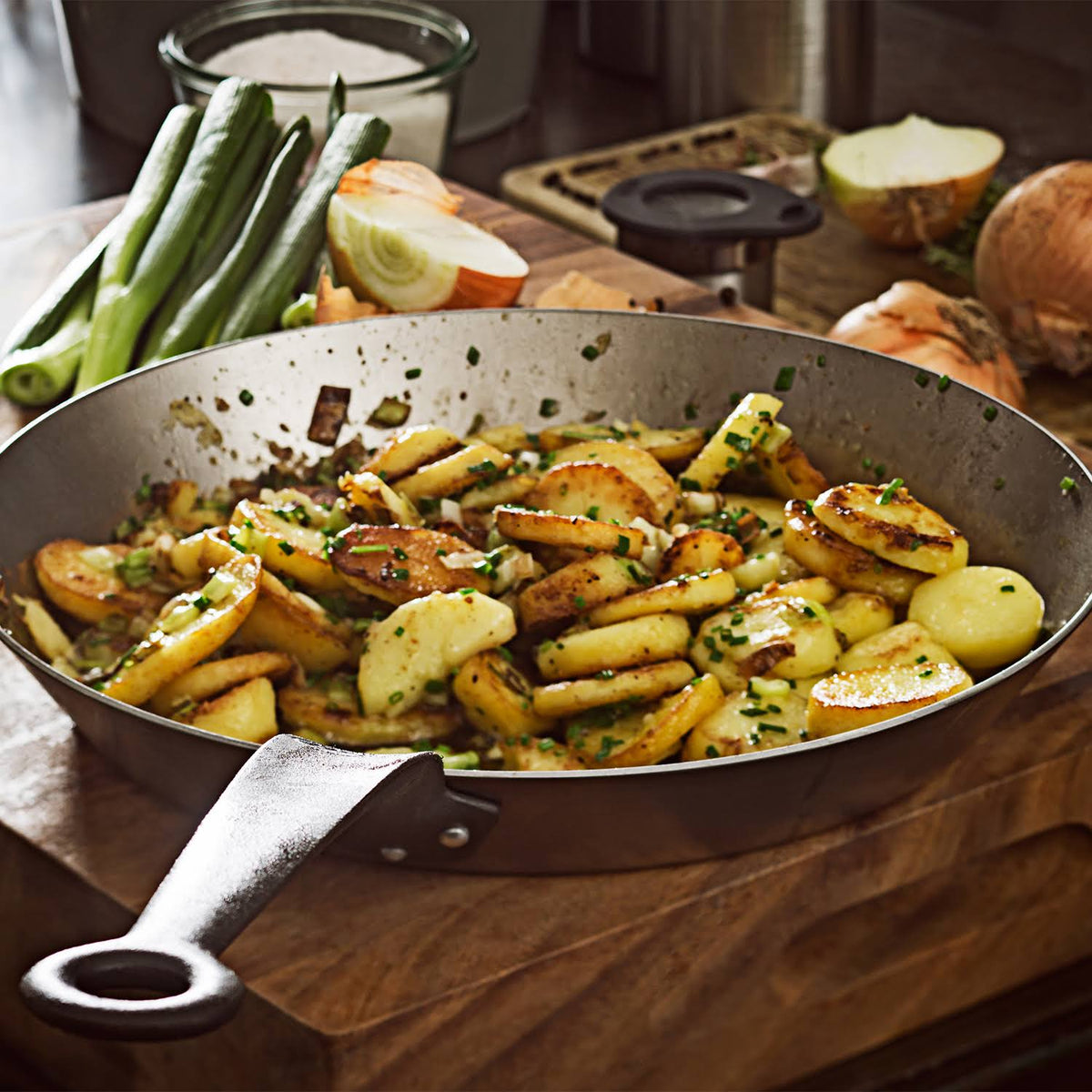 11 Iron-Frying Pan with Enamel Cast Handle E990645