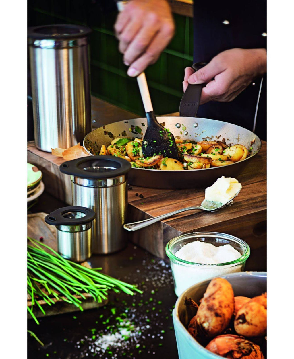 11 Iron-Frying Pan with Enamel Cast Handle E990645